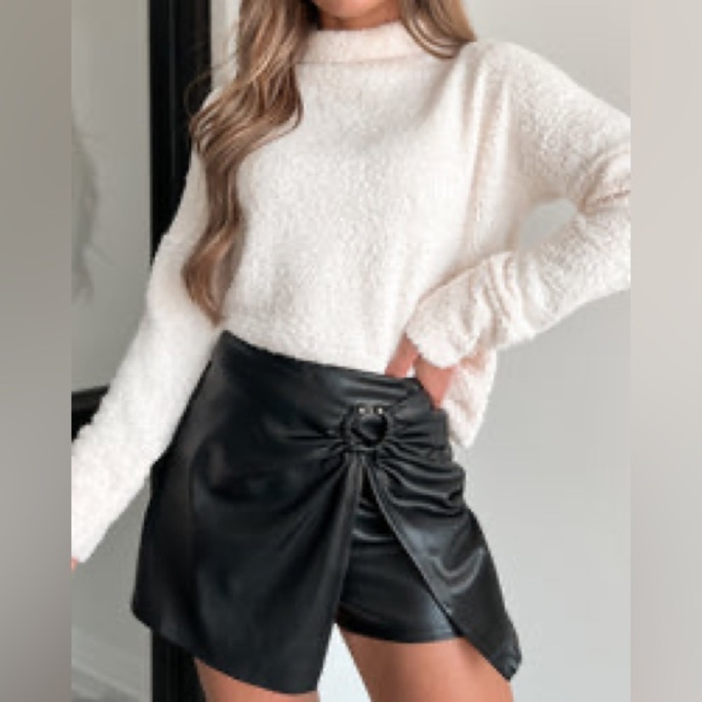 NWT Fuzzy Cream Oversized Sweater Size L